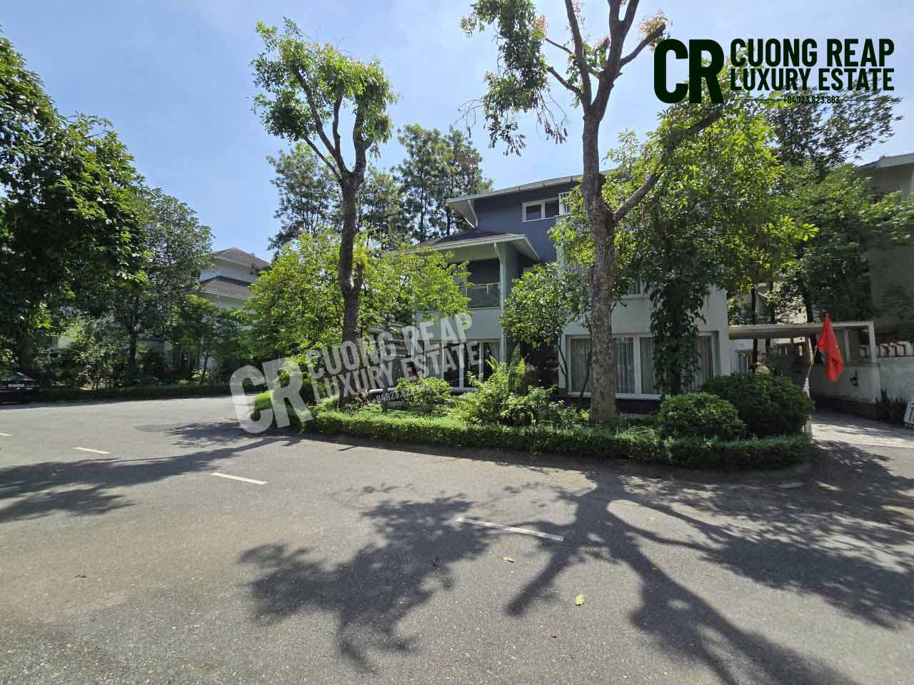 Một lô biệt thự góc tại Vườn Mai